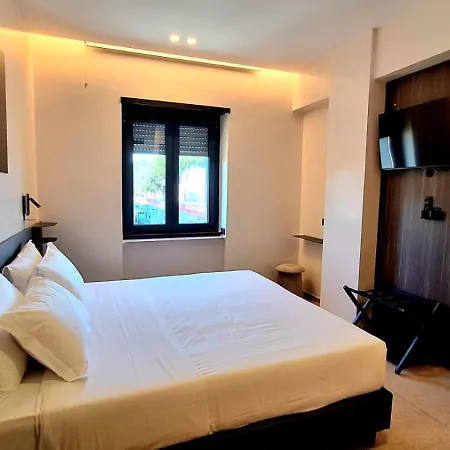Western Revolution Hotel Rzym