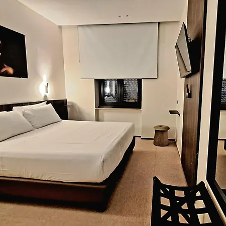 Western Revolution Hotel