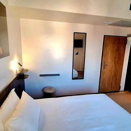 Hotel Western Revolution 3*