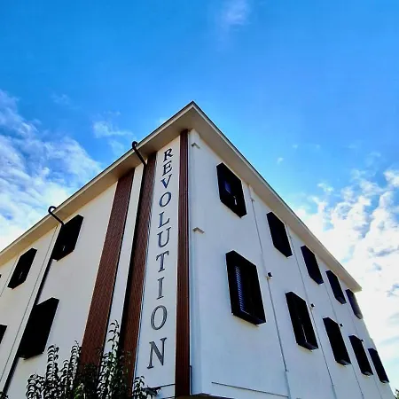 Western Revolution Hotel 3*
