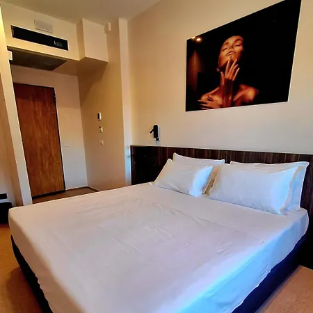 Western Revolution Hotel