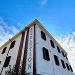 Revolution Hotel 3*
